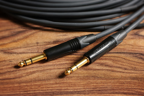 Plugs by Phil Gradwell cables