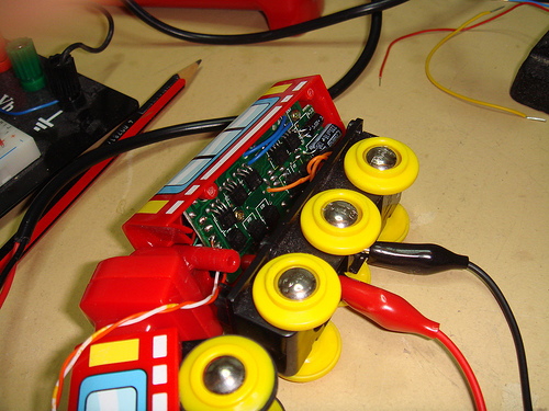 DSC00689 by equinoxefr toy battery photo