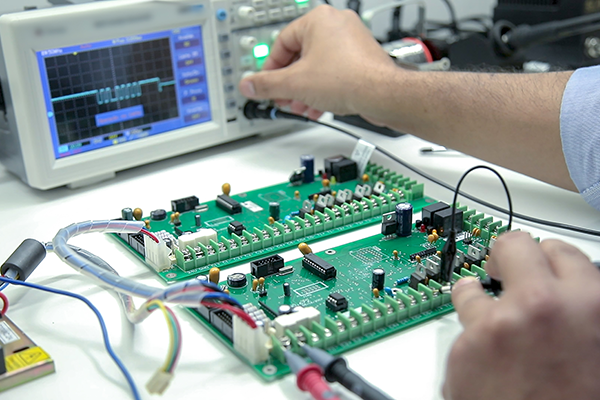 blog-PI-2606-AdobeStock_283140167 oscilloscope selection for compliance testing
